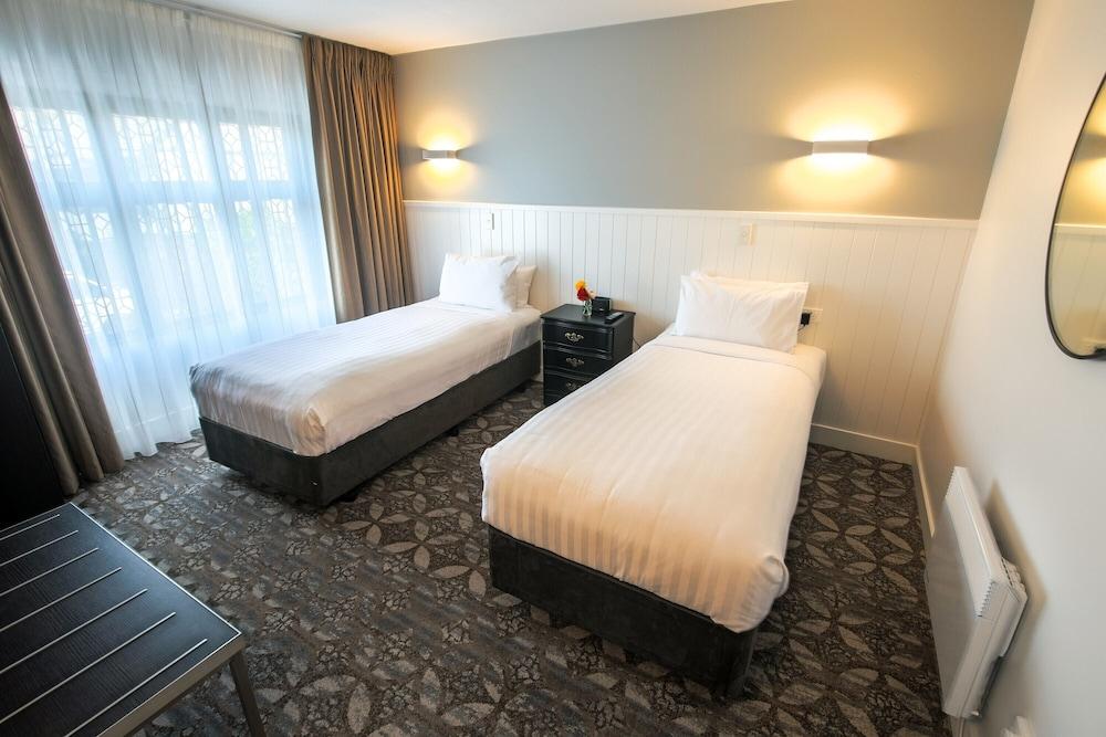 Scenic Cotswold Hotel 4*