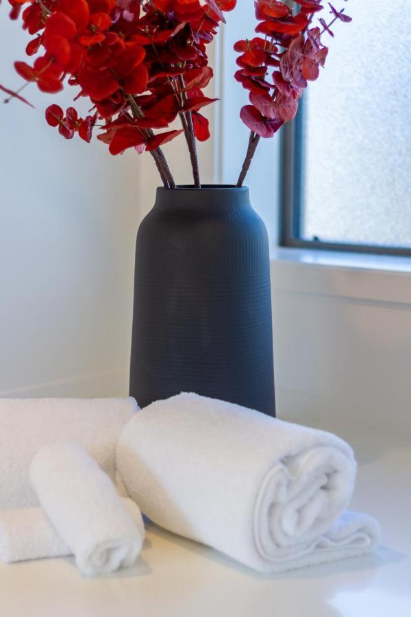 The Happy Hideaway 2 Bed 2 Bath Christchurch