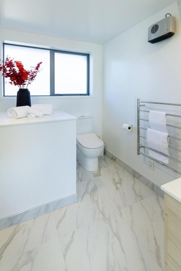 The Happy Hideaway 2 Bed 2 Bath Christchurch