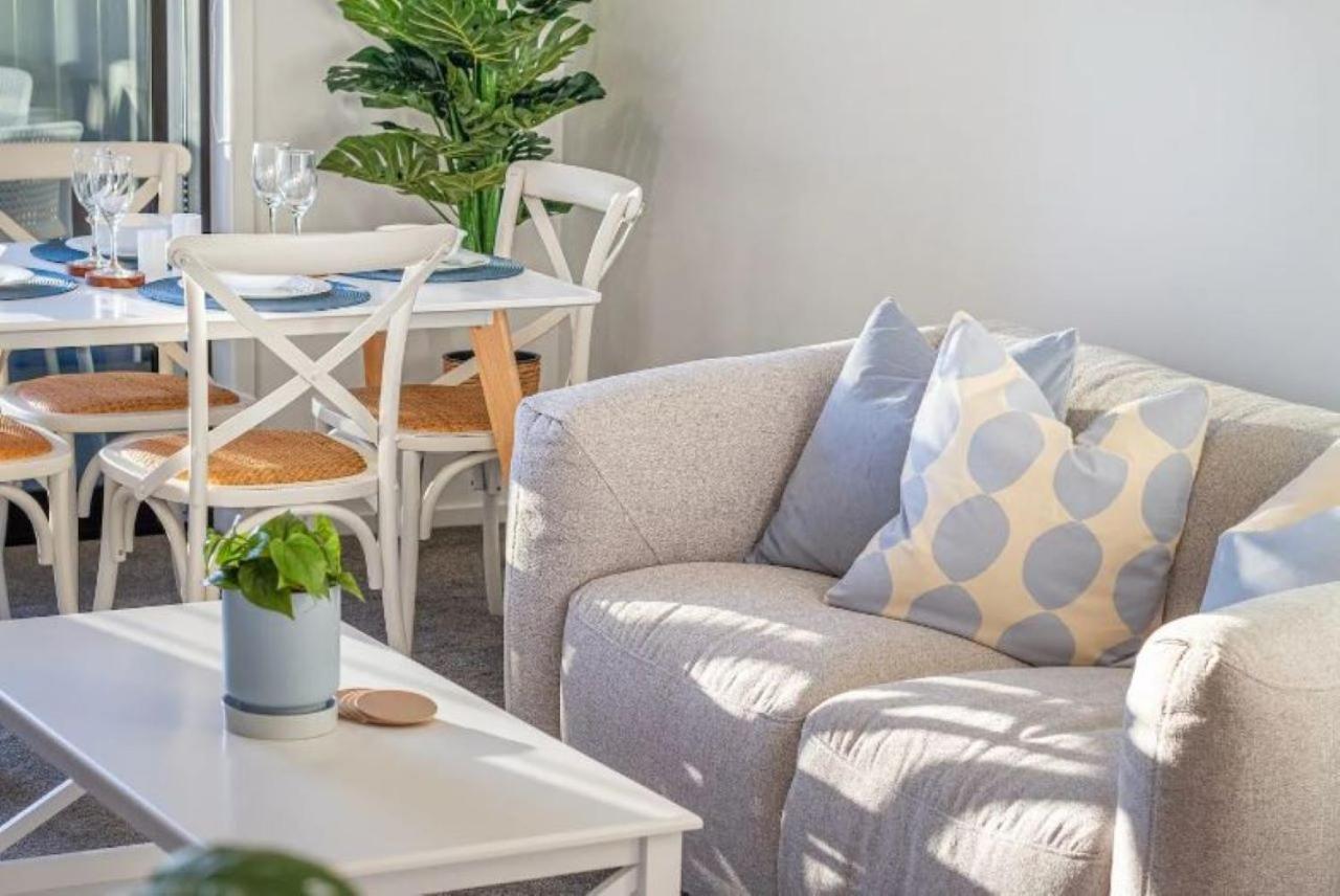 Front Abode- 2 Bed 2 Bath *