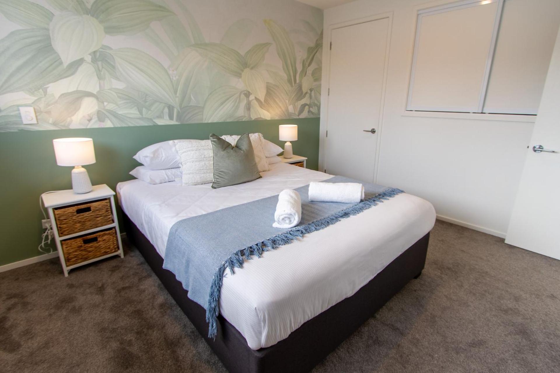 1 Bedroom Gem With Hagley Park At Your Doorstep Apartment *