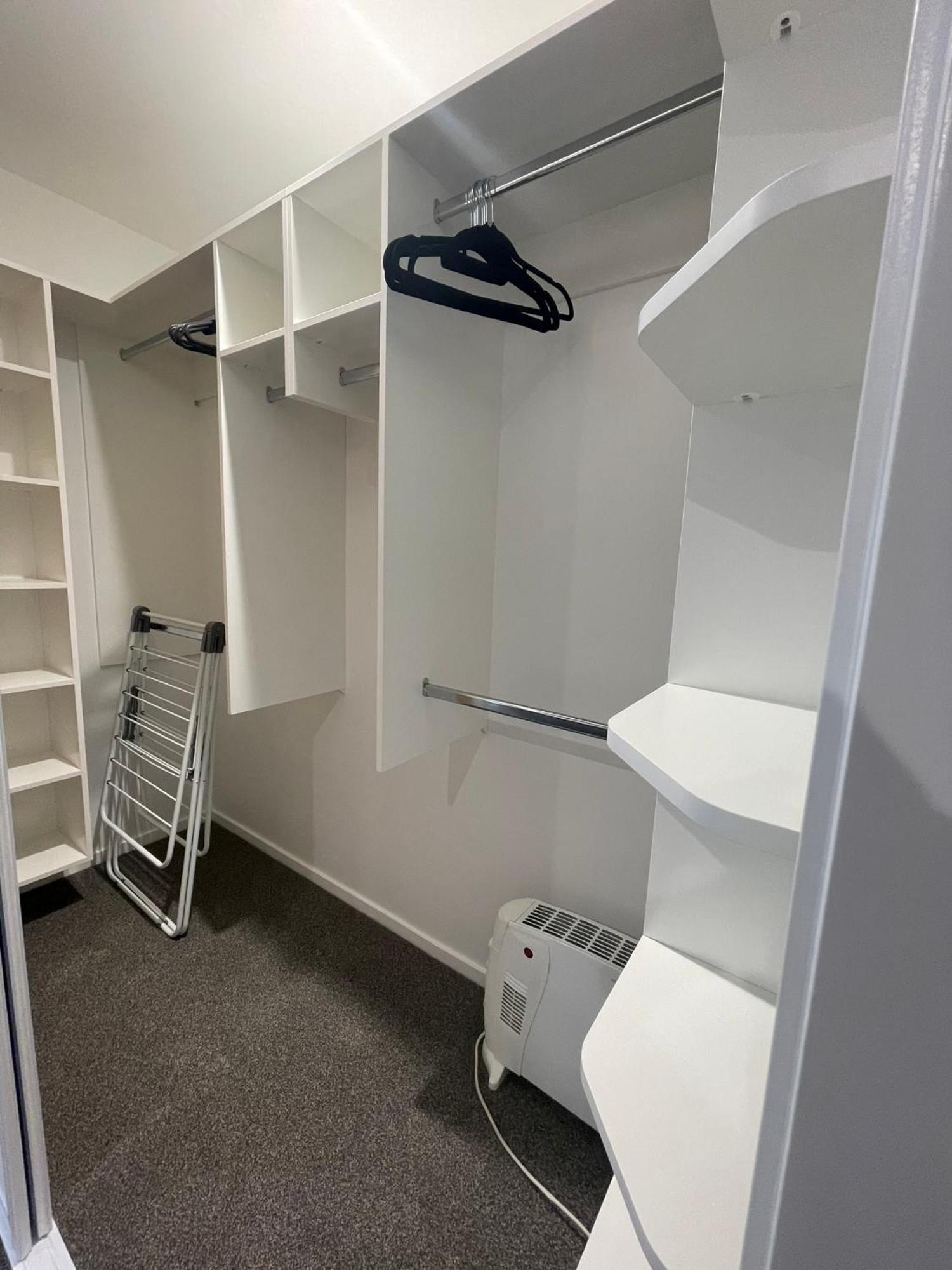 Luxury Cbd 2 Bed Near Riverside Market Free Parking!