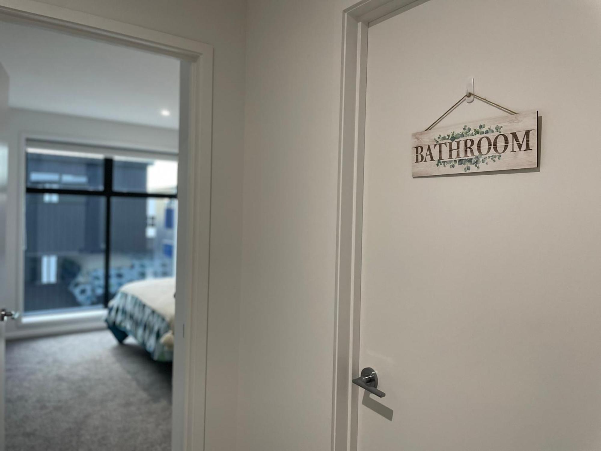 Luxury Cbd 2 Bed Near Riverside Market Free Parking! *