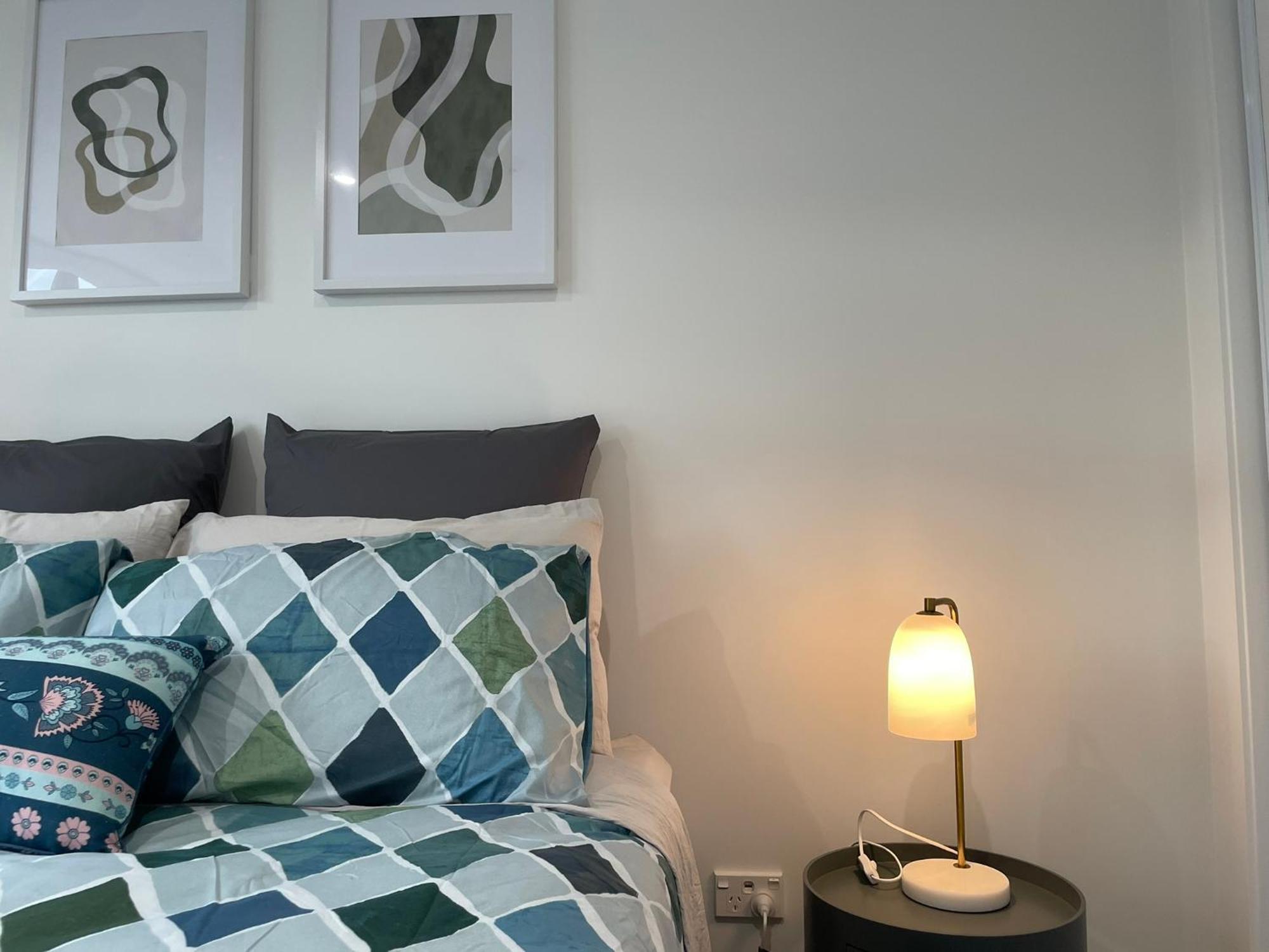 Luxury Cbd 2 Bed Near Riverside Market Free Parking!