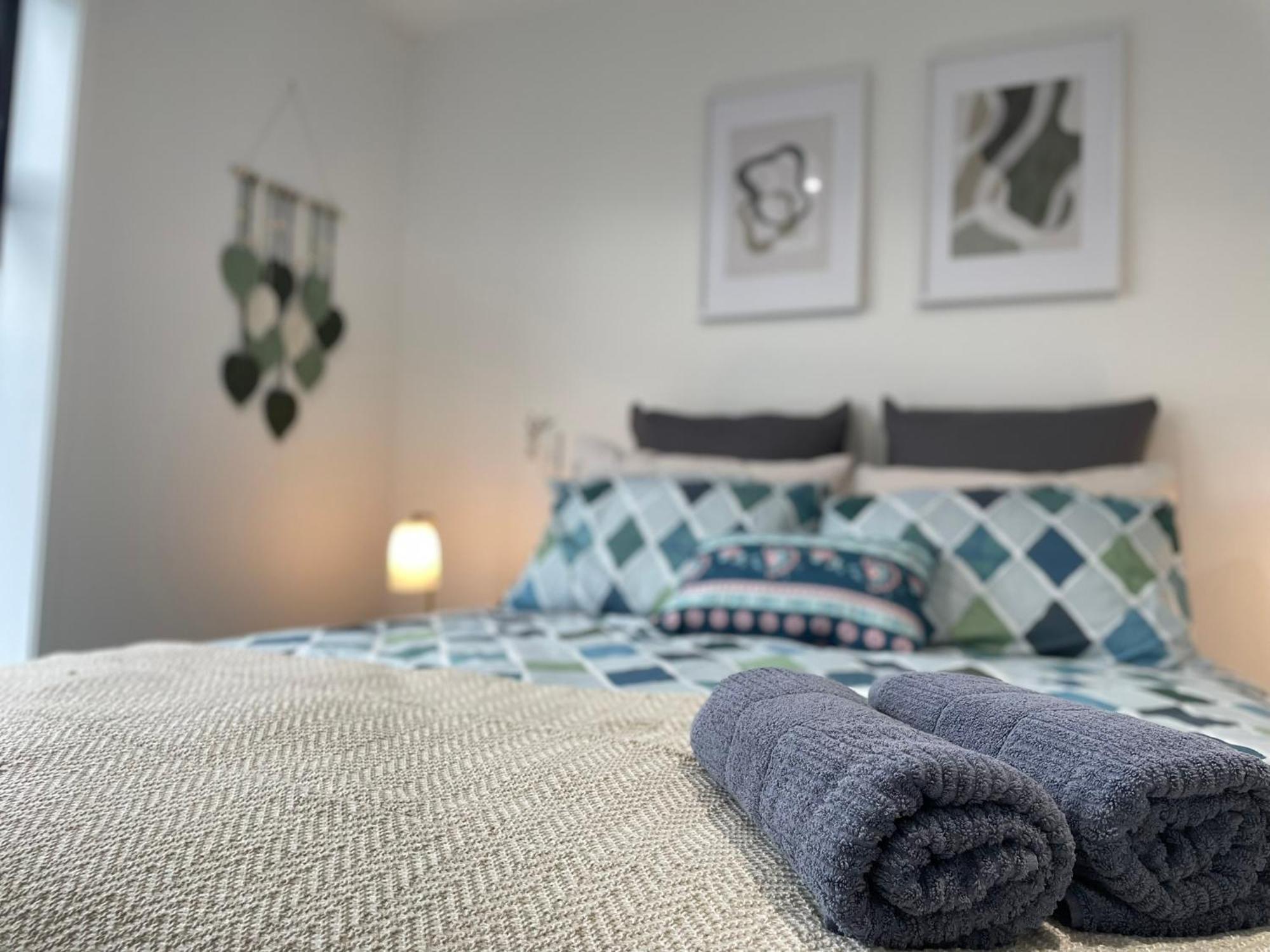 Luxury Cbd 2 Bed Near Riverside Market Free Parking! *