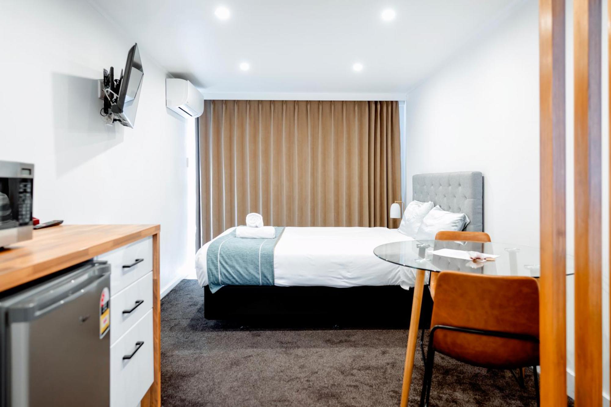 Merivale Court & Motel 3*