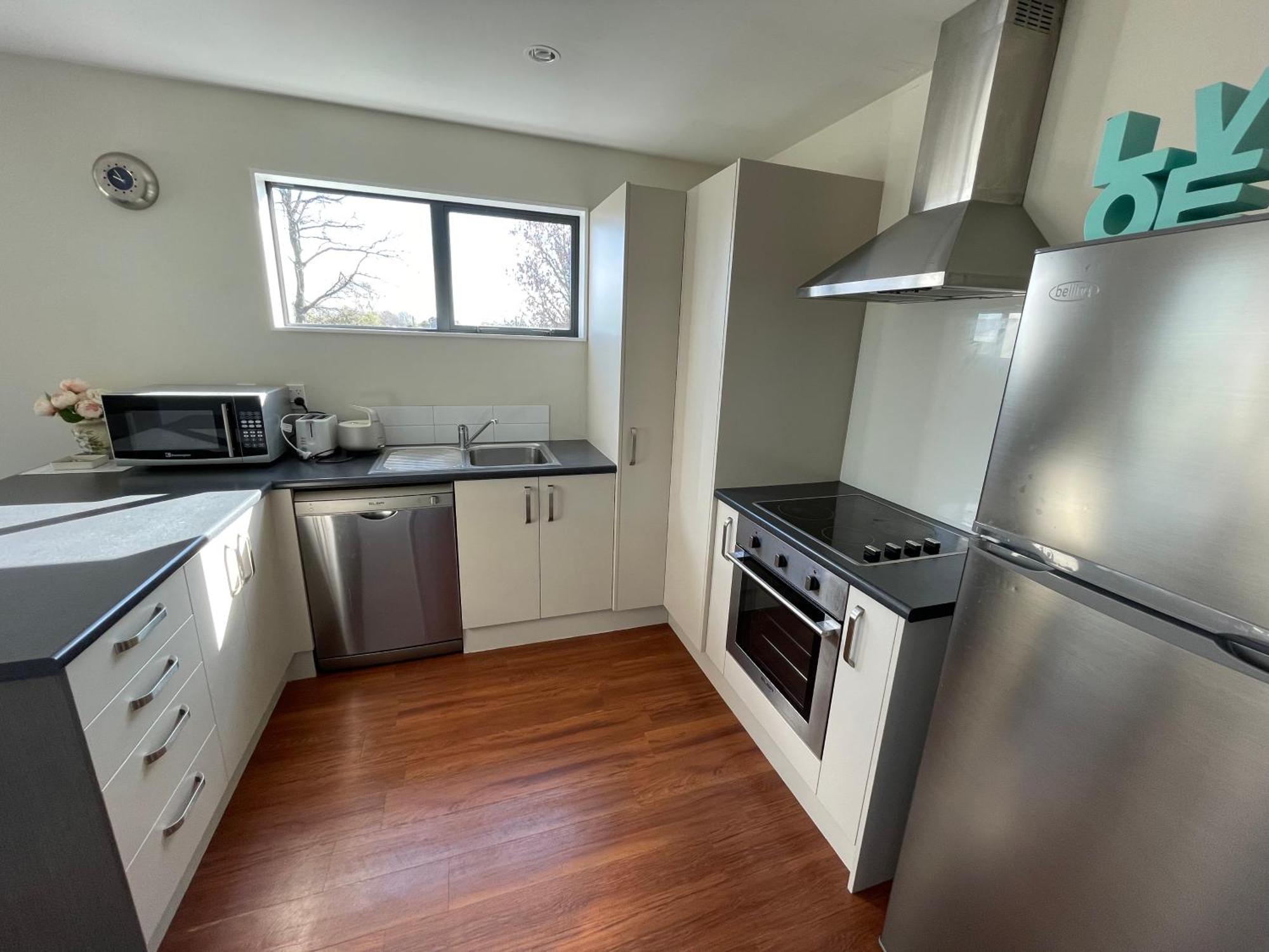 Apartment Quiet, New, Sunny Cnzhouse On Upstairs Near Cbd *