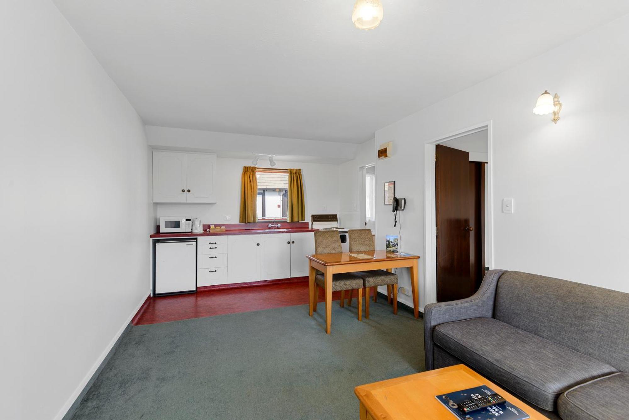 Scenic Cotswold 4* Christchurch