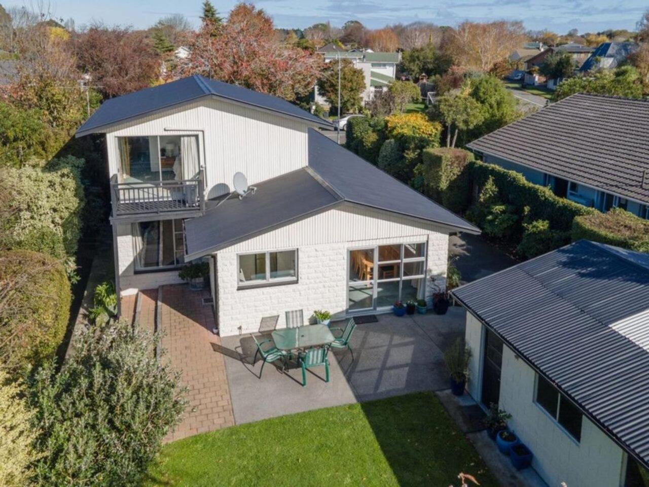 The Airport House Guest house