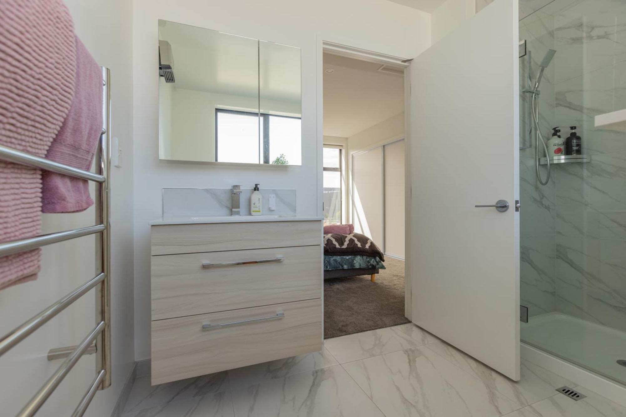 Luxury 2 Bedroom Townhouse By Hagley Park In Cbd *