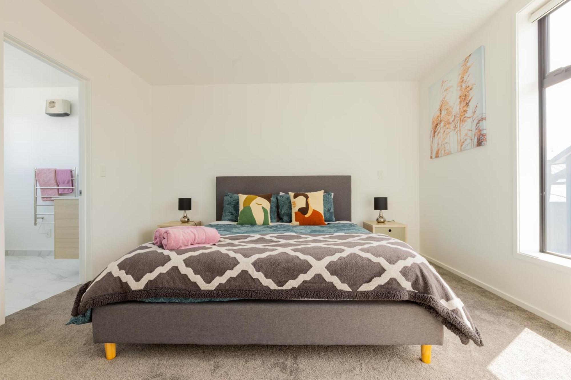 Luxury 2 Bedroom Townhouse By Hagley Park In Cbd