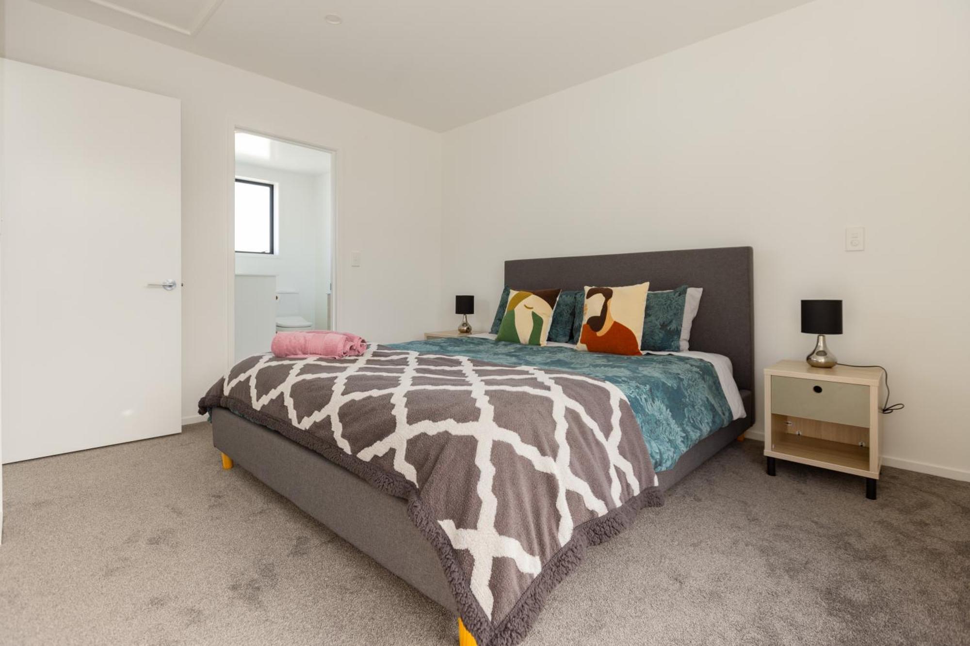 Luxury 2 Bedroom Townhouse By Hagley Park In Cbd Holiday home *
