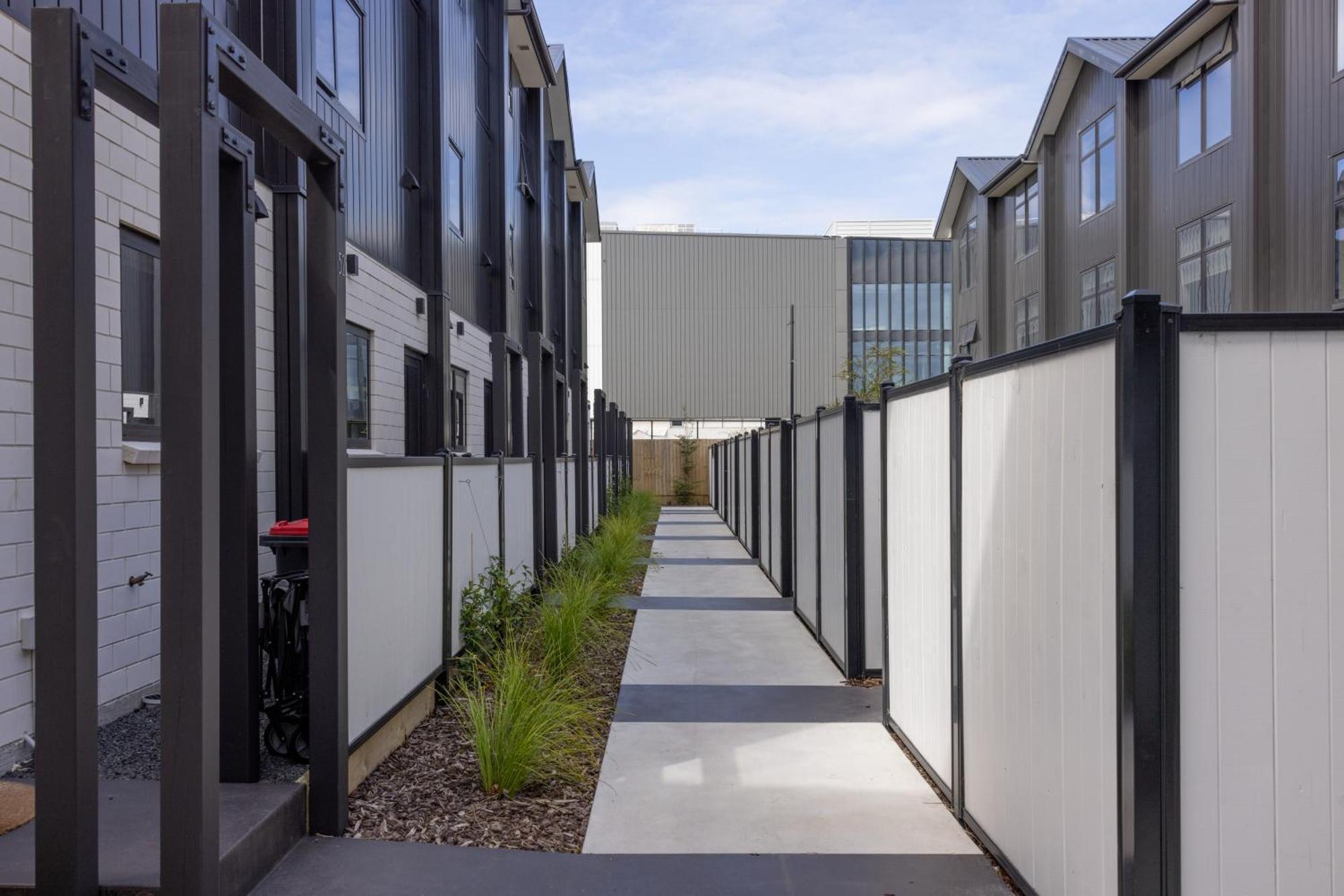Luxury 2 Bedroom Townhouse By Hagley Park In Cbd Holiday home *