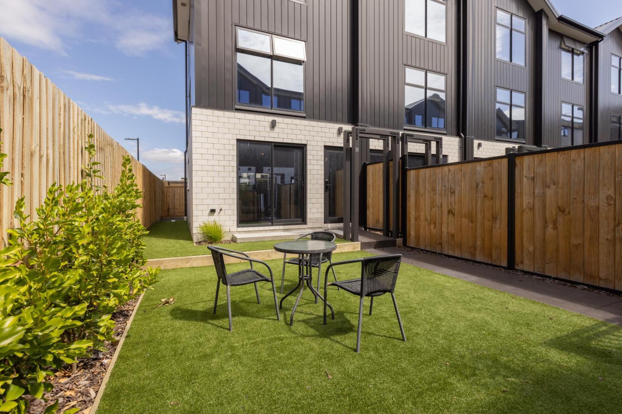 Luxury 2 Bedroom Townhouse By Hagley Park In Cbd Holiday home Christchurch
