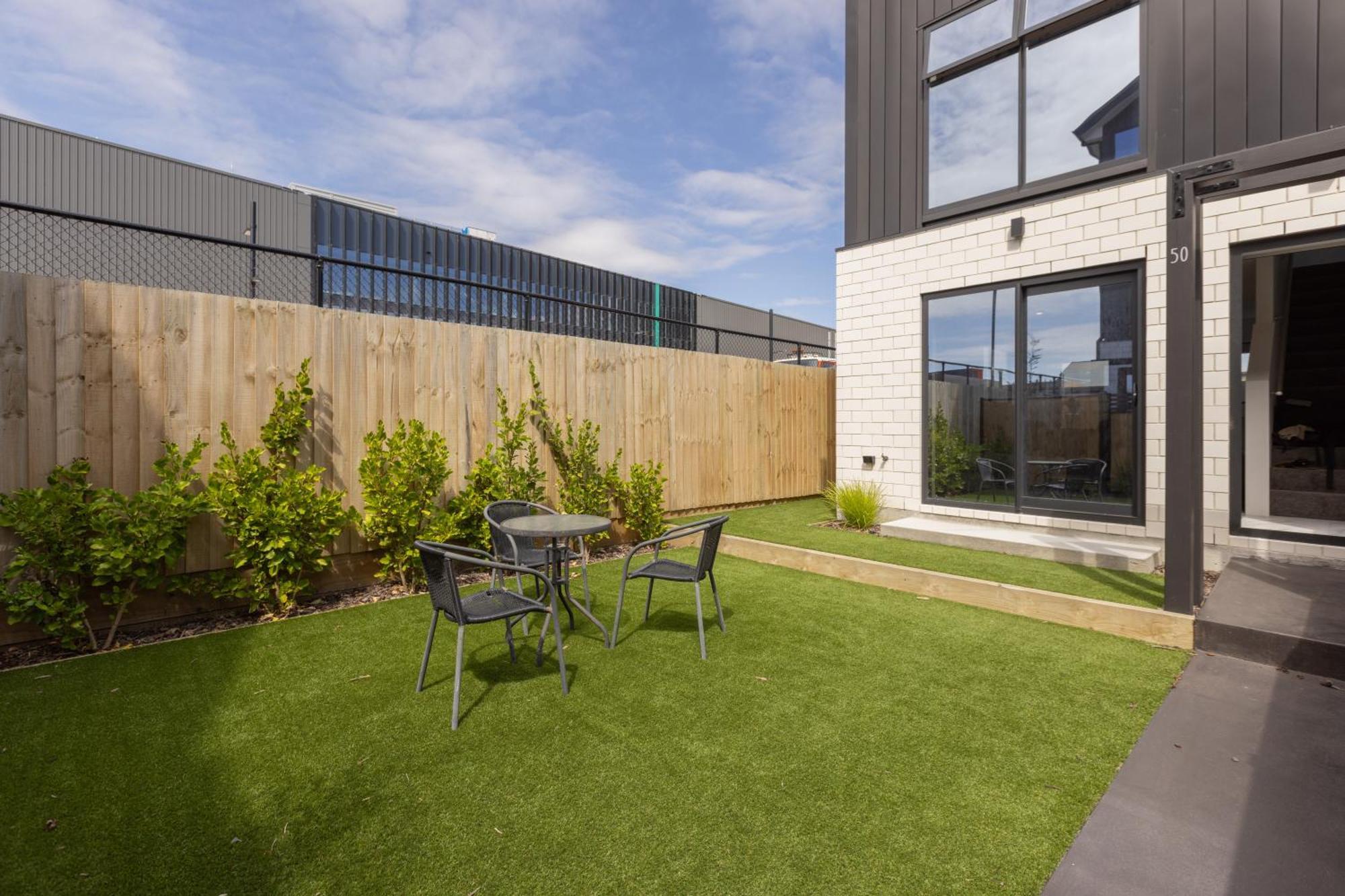 Luxury 2 Bedroom Townhouse By Hagley Park In Cbd Holiday home