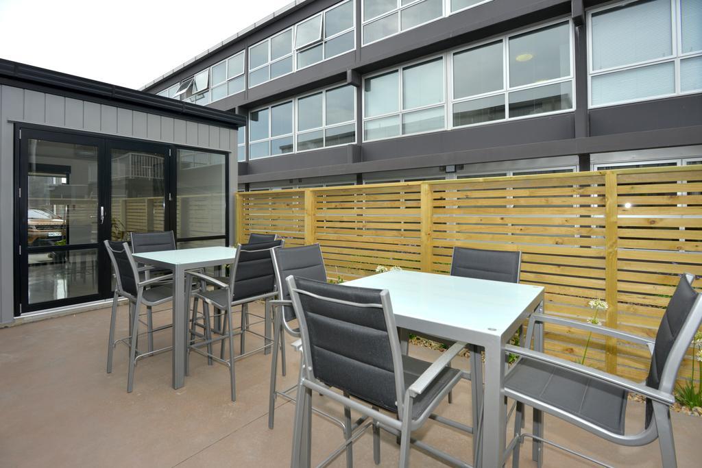 Southwark & 4*