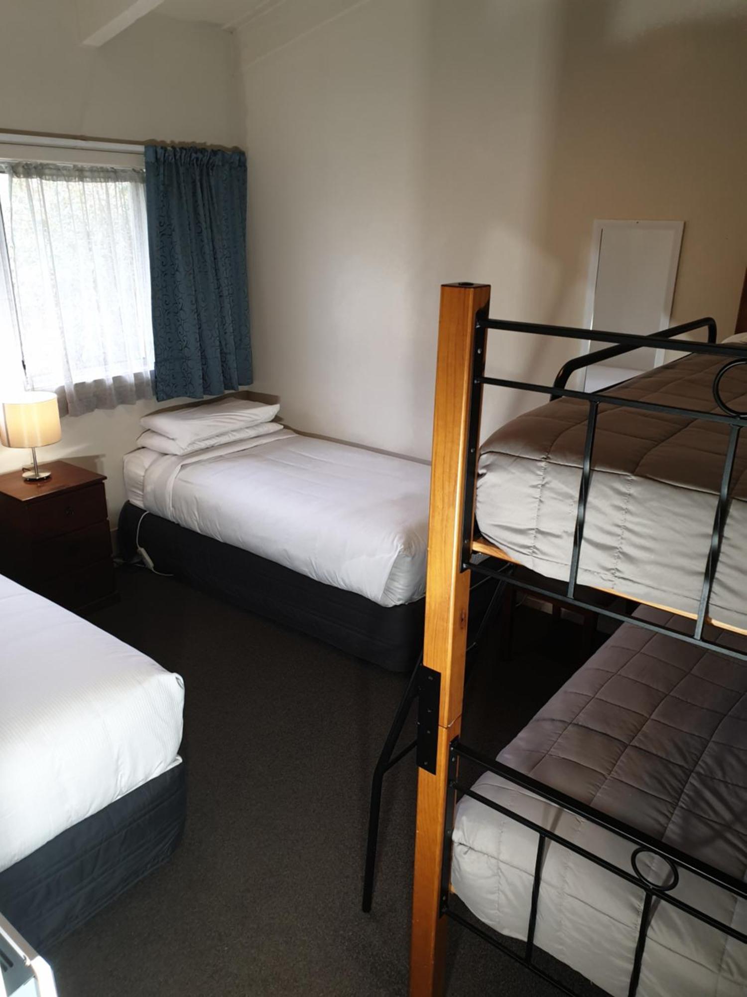 Northcote Motor 3*