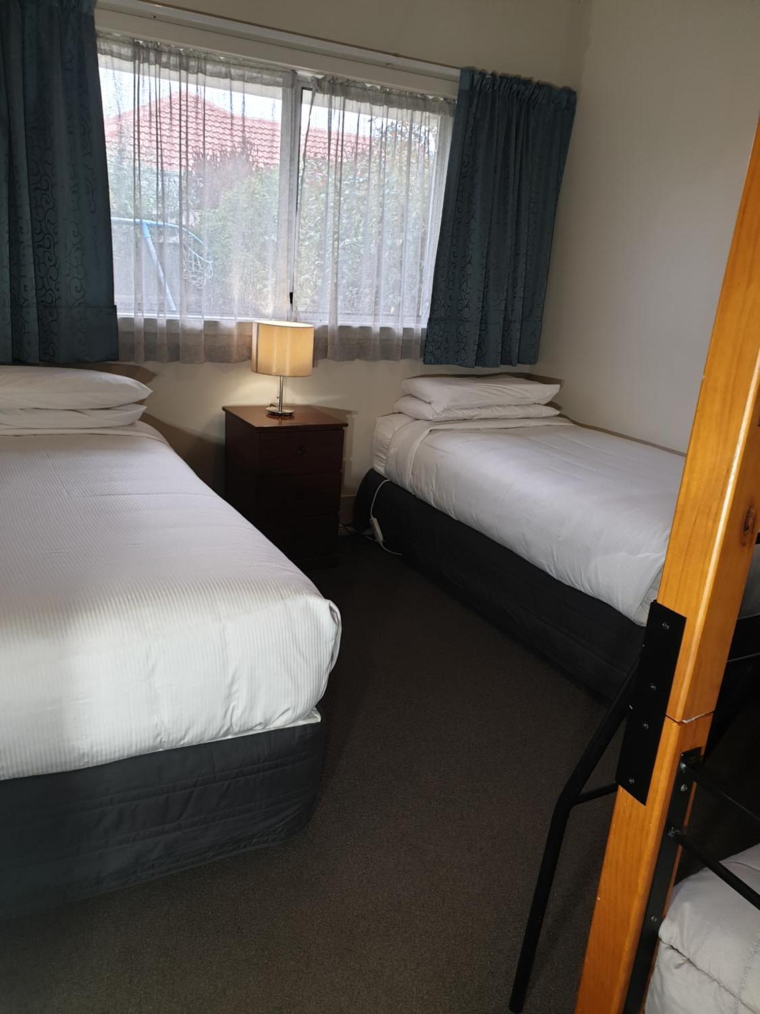 Northcote Motor 3*