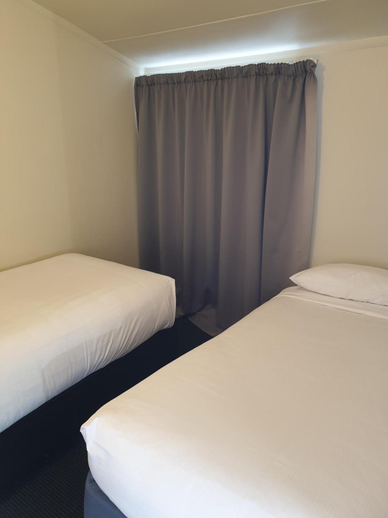Northcote Motor 3*