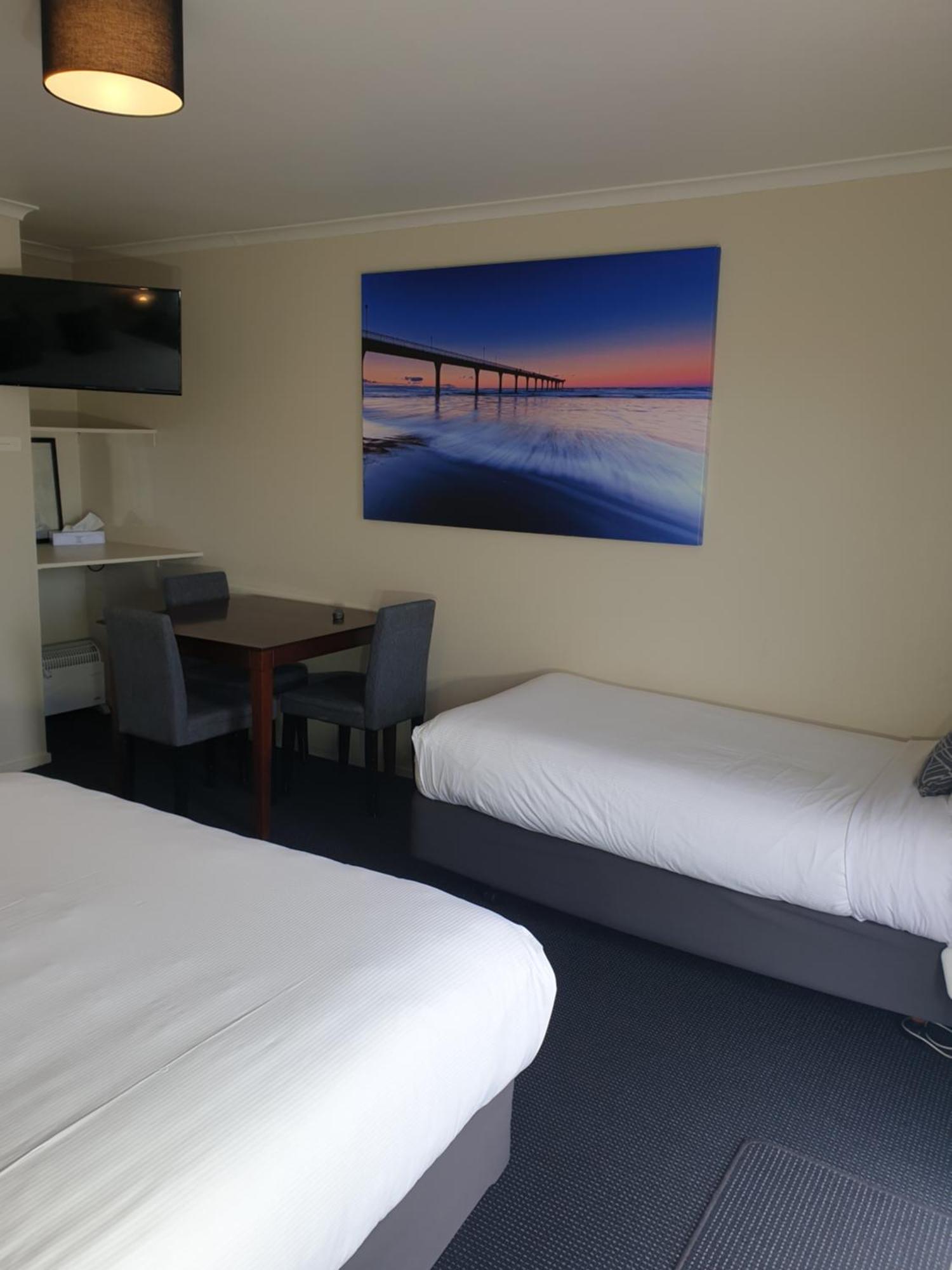Northcote Motor 3*