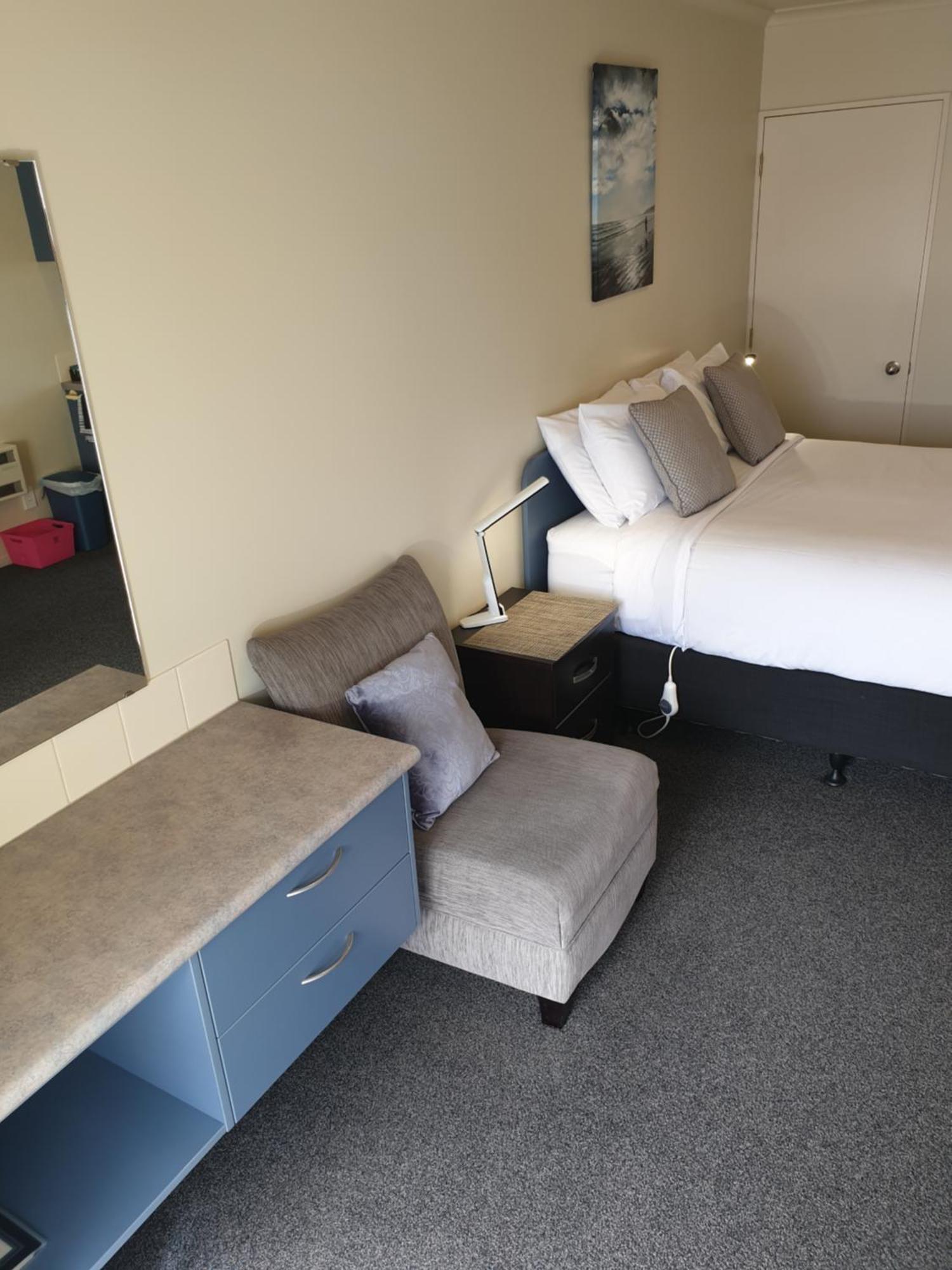 Northcote Motor 3*