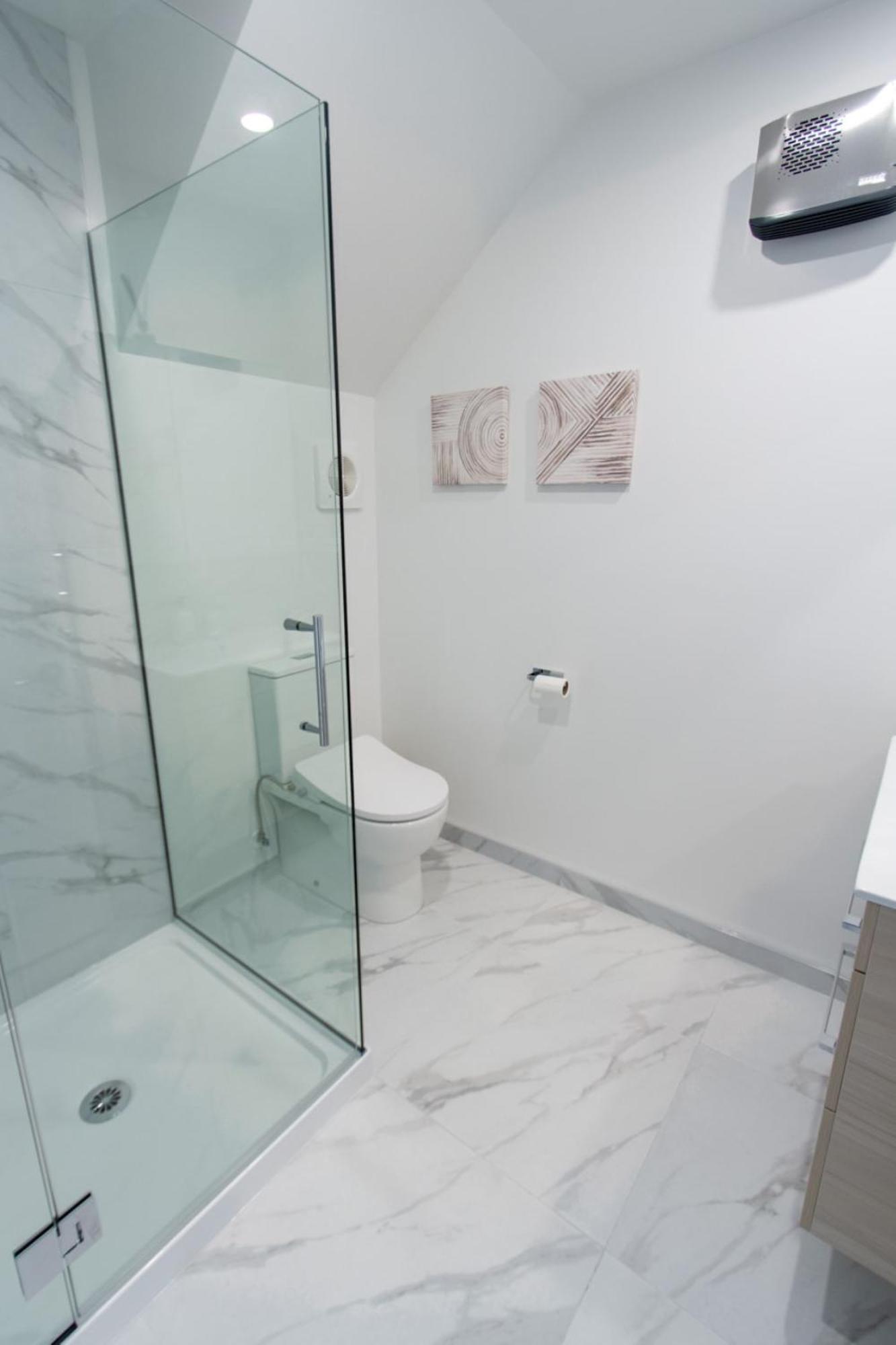 Stylish 2-bedroom Haven Next To Hagley Park Apartment