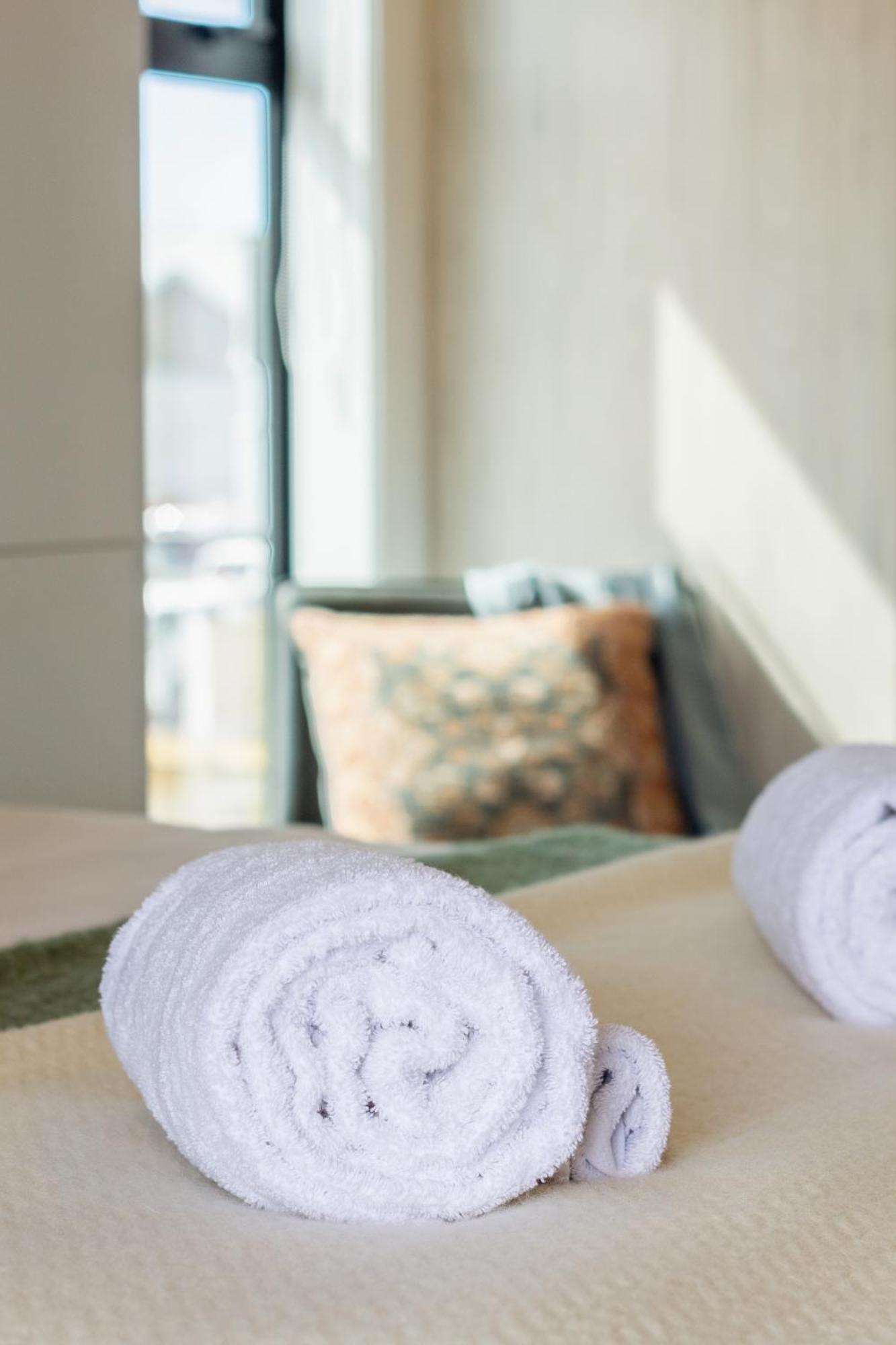 Apartment Upper Perfection: 8 Wilmer St. Gem