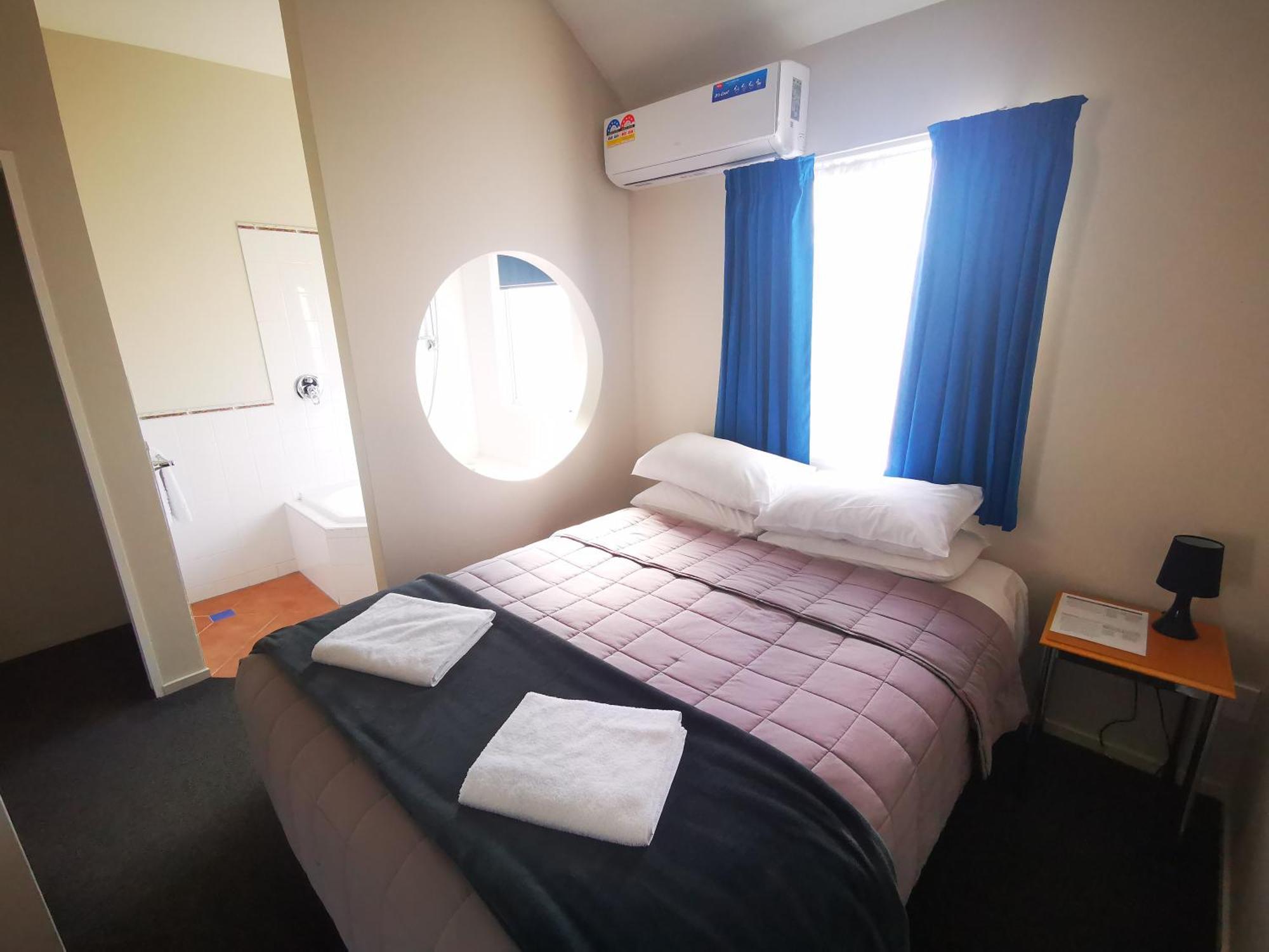 Airport Birches Motel 4*