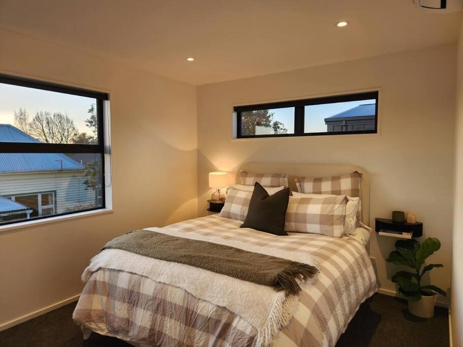 Contemporary With Carpark - Close To Cbd! *