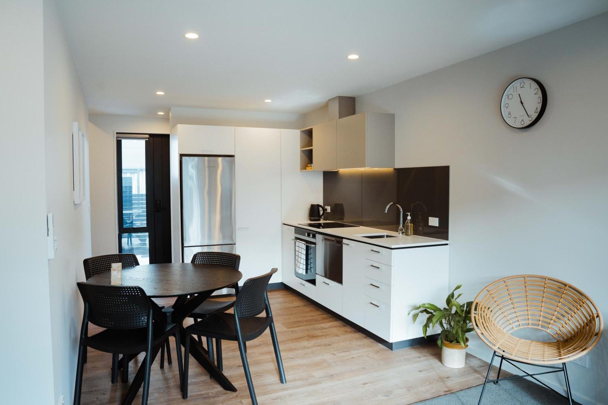 New Townhouse, Heart Of Centre, 2 Bed 2 Bath, Car Park Holiday home Christchurch