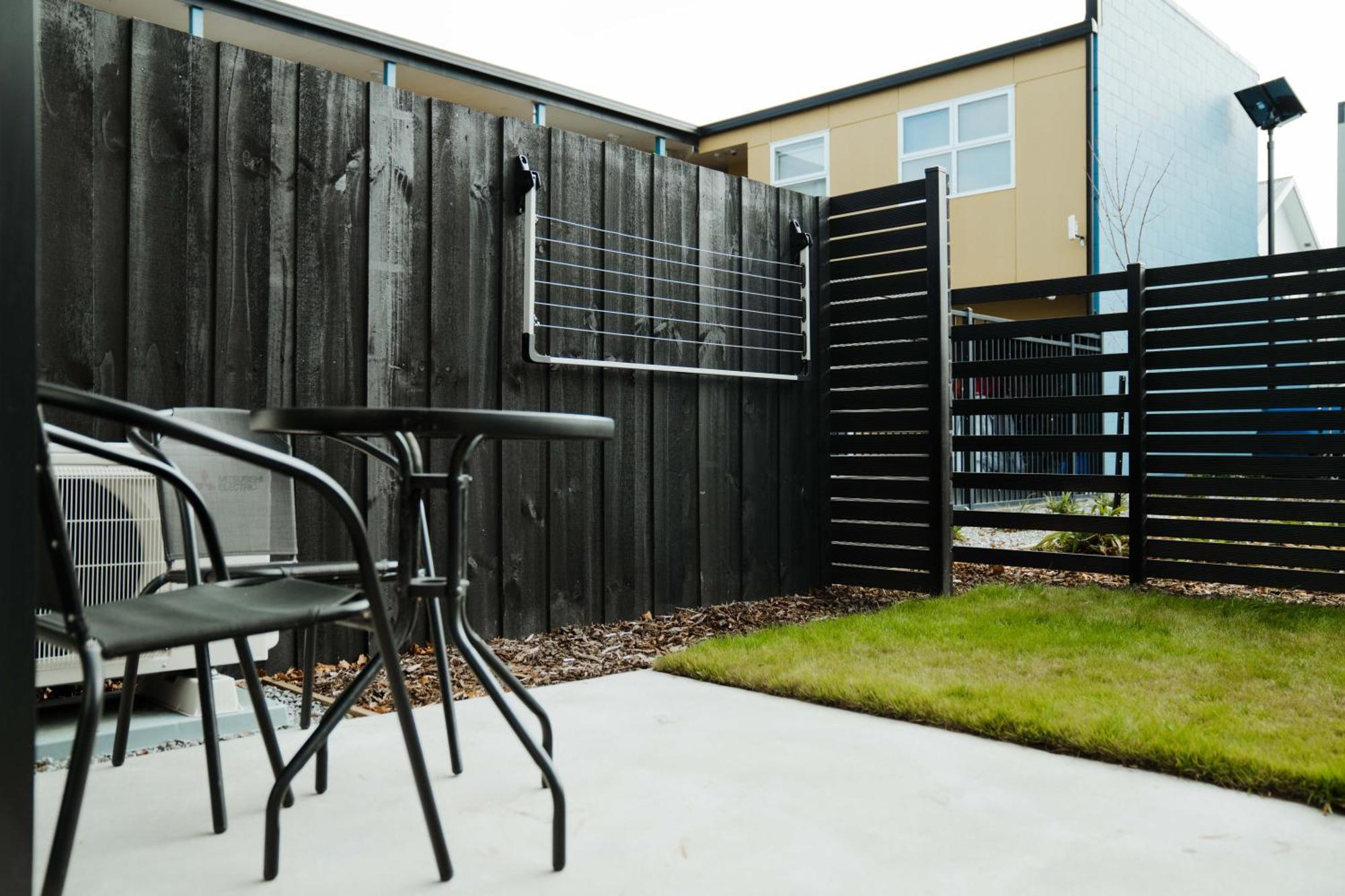 New Townhouse, Heart Of Centre, 2 Bed 2 Bath, Car Park * Christchurch