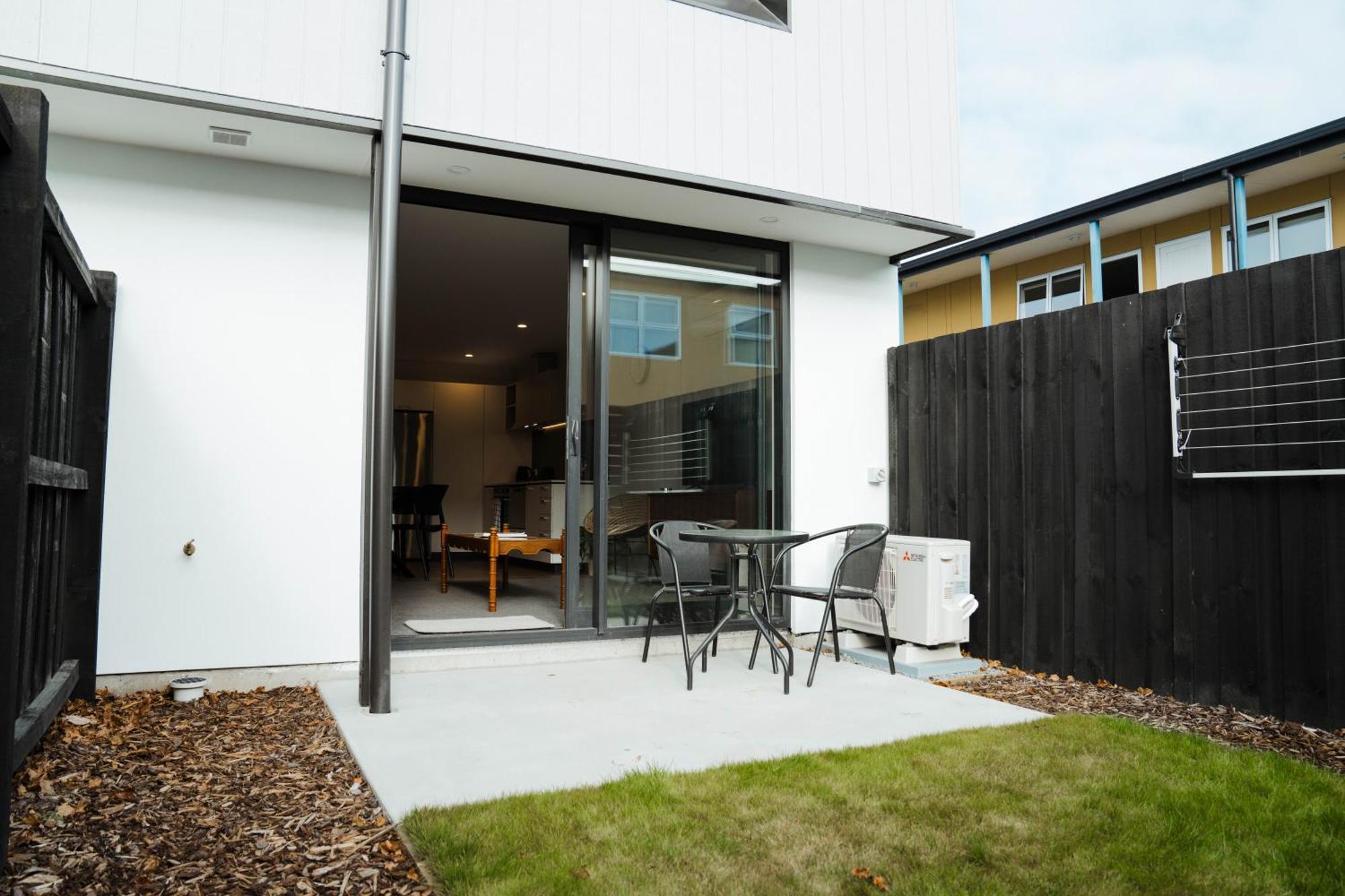 New Townhouse, Heart Of Centre, 2 Bed 2 Bath, Car Park