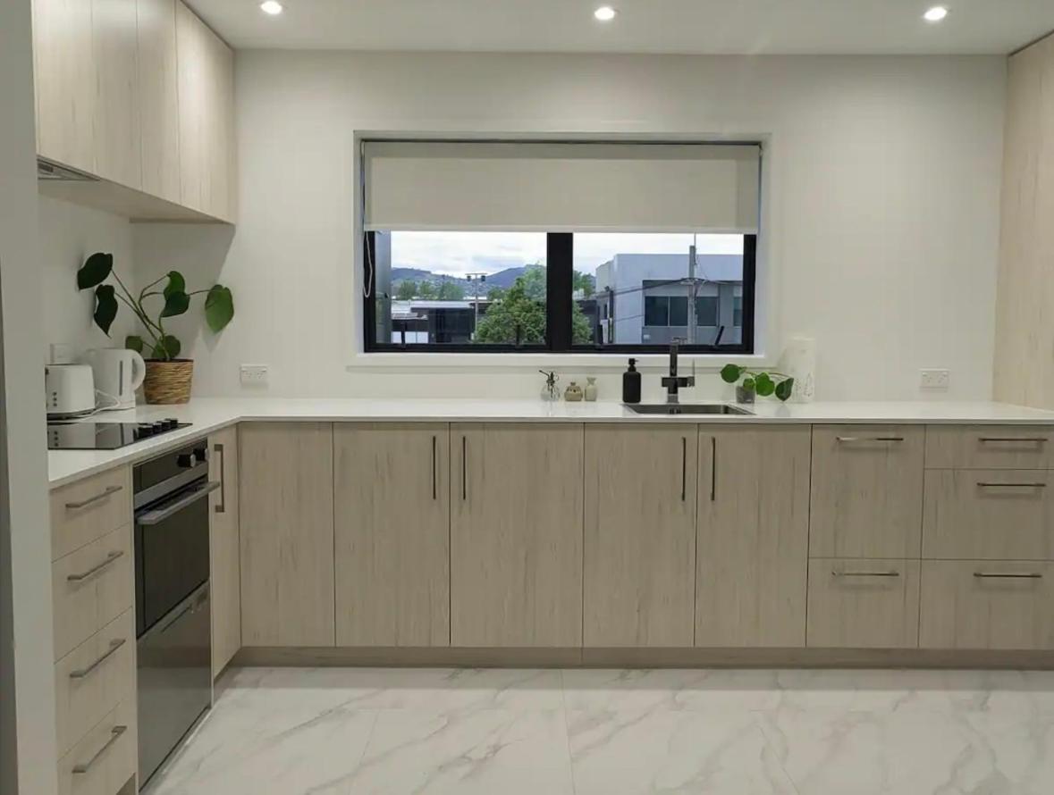Luxury Brandy New 2bedrooms Heart Of Cdb Free Carpark Apartment