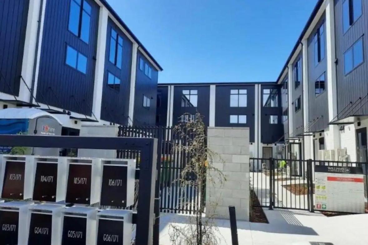 Luxury Brandy New 2bedrooms Heart Of Cdb Free Carpark Apartment