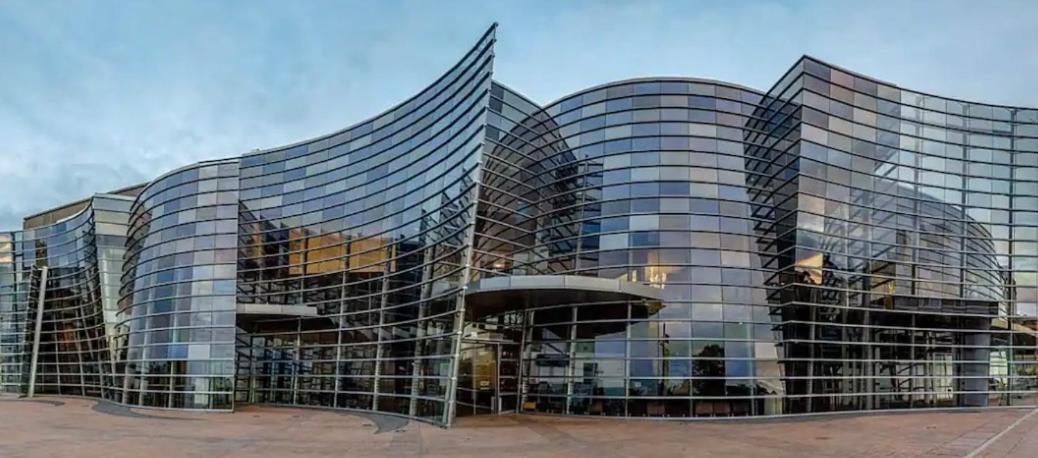 Luxury Brandy New 2bedrooms Heart Of Cdb Free Carpark Apartment *