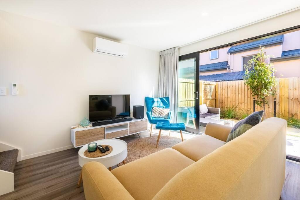 Brand New, Private & Townhouse Apartment *