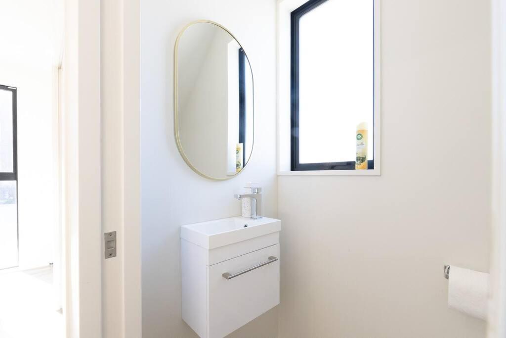 Brand New, Private & Townhouse *