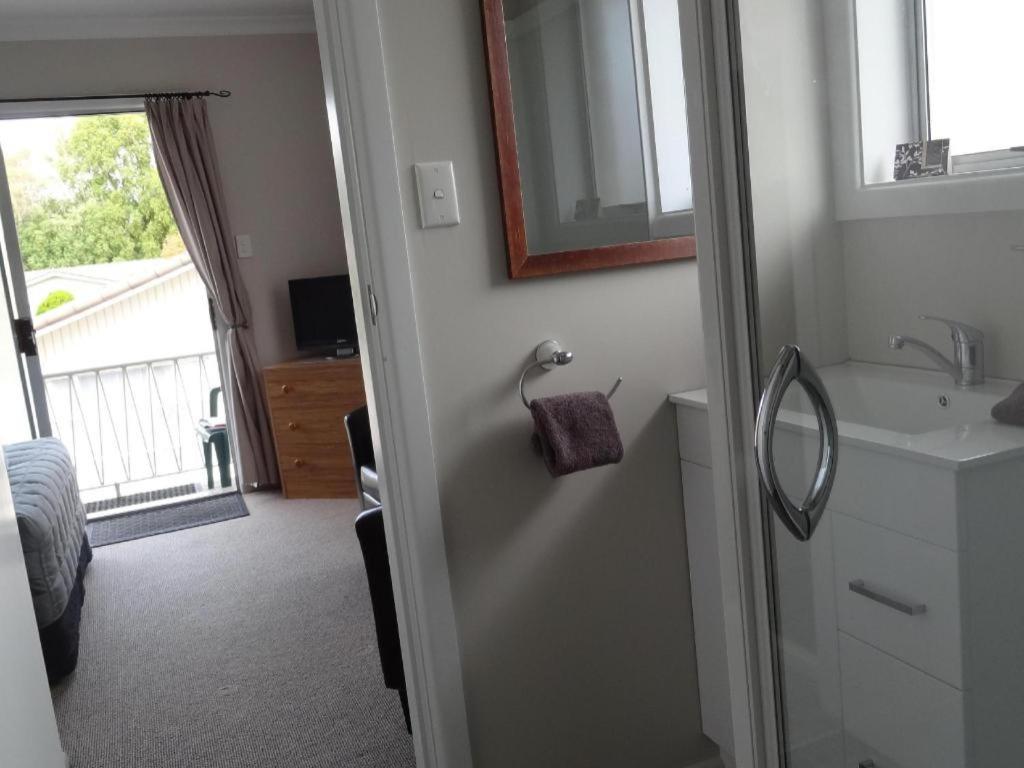 Admiral Motel 3*