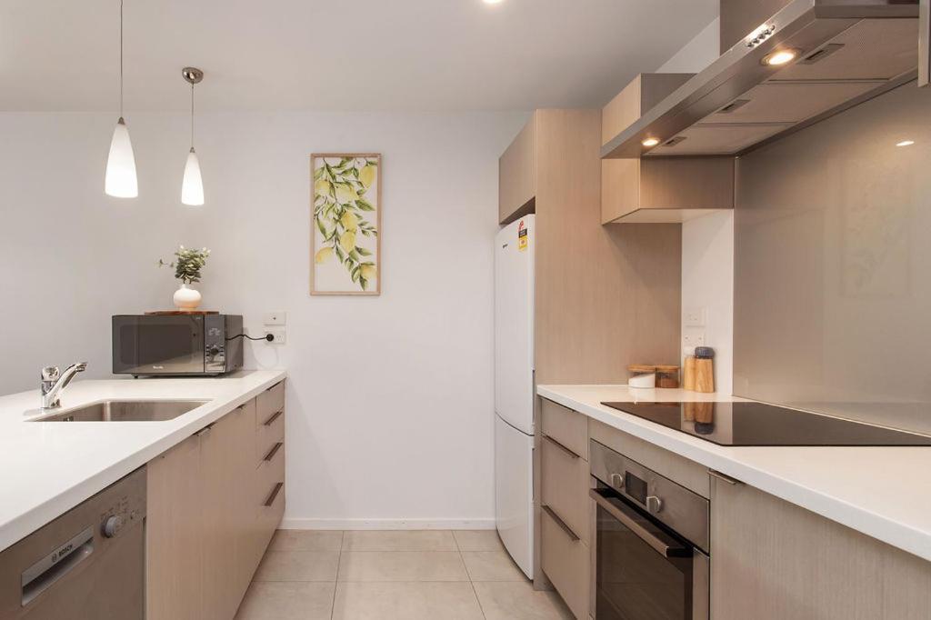 Funky Spacious 2bdrms 2bthrms Free Covered Park. Apartment Christchurch