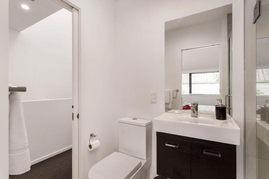Apartment Funky Spacious 2bdrms 2bthrms Free Covered Park. Christchurch