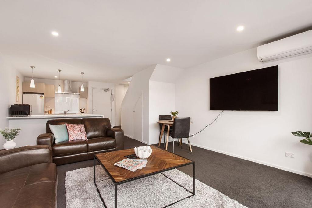 Apartment Funky Spacious 2bdrms 2bthrms Free Covered Park. *