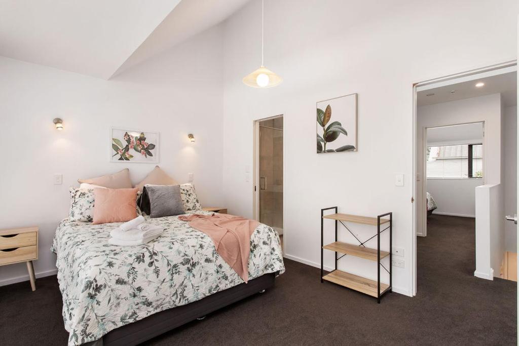Funky Spacious 2bdrms 2bthrms Free Covered Park. Apartment