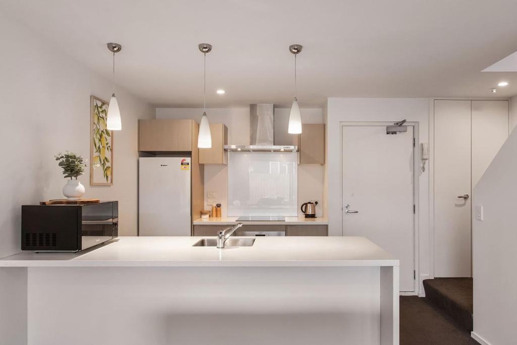 Apartment Funky Spacious 2bdrms 2bthrms Free Covered Park. Christchurch
