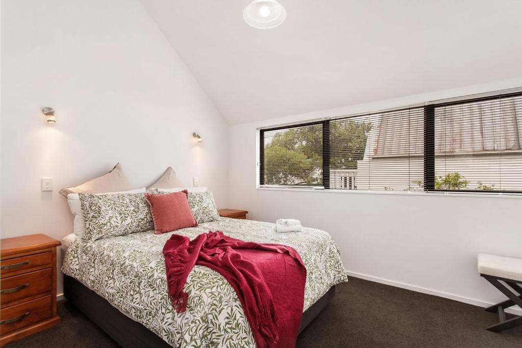 Funky Spacious 2bdrms 2bthrms Free Covered Park. Apartment