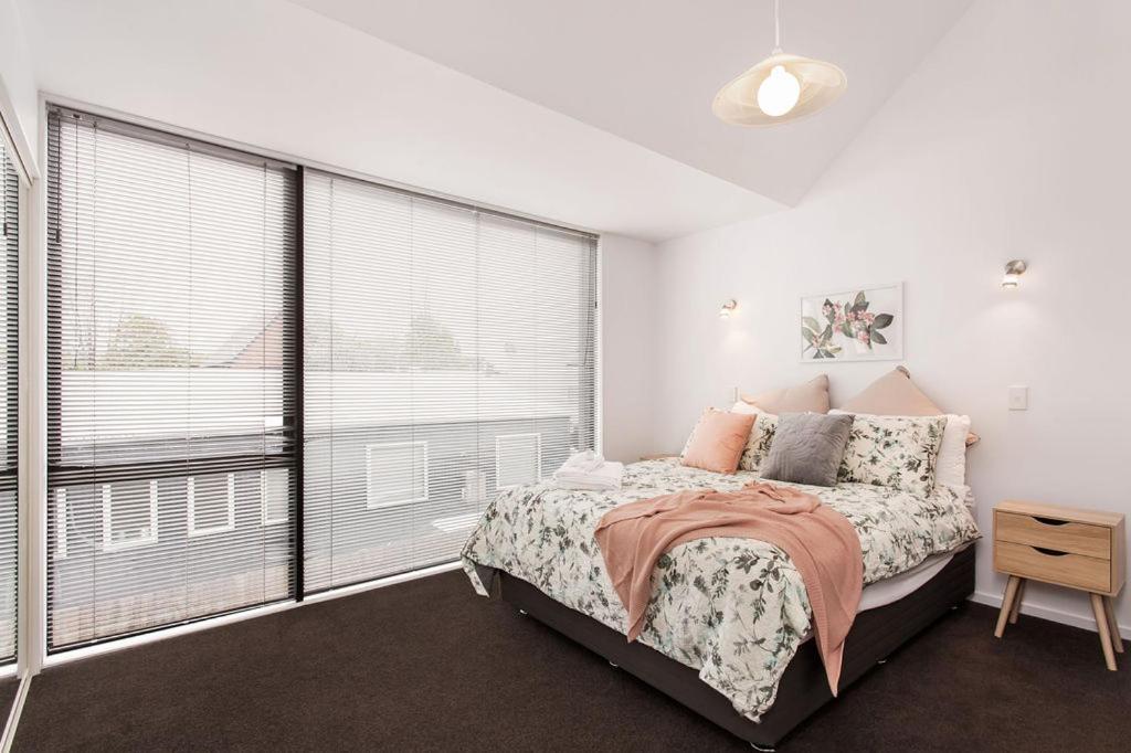 Funky Spacious 2bdrms 2bthrms Free Covered Park. Christchurch