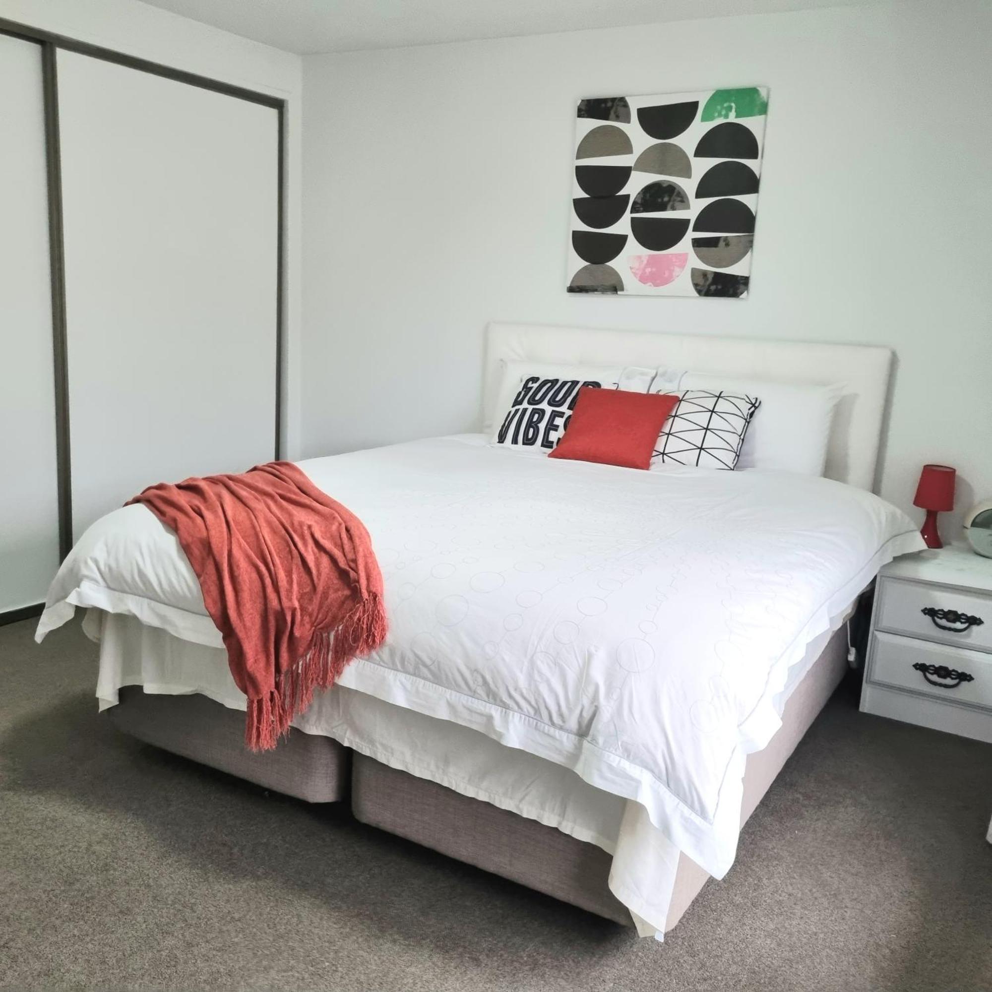 Dream Away From Near Airport Christchurch