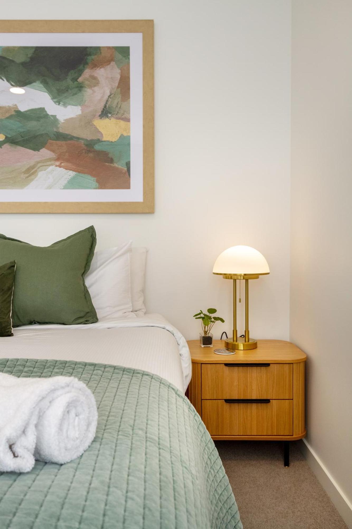 Warm With 2 Free Carparks Christchurch
