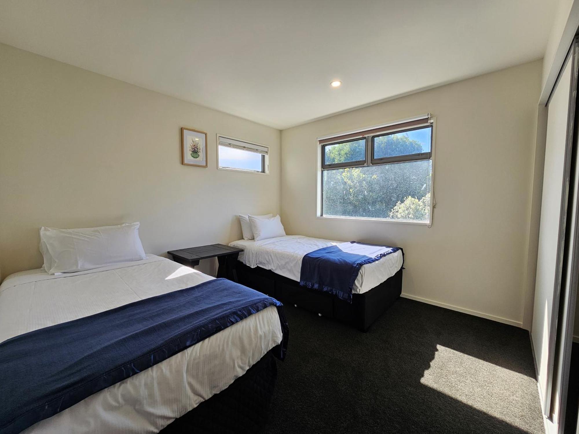 Azena & 4* Christchurch
