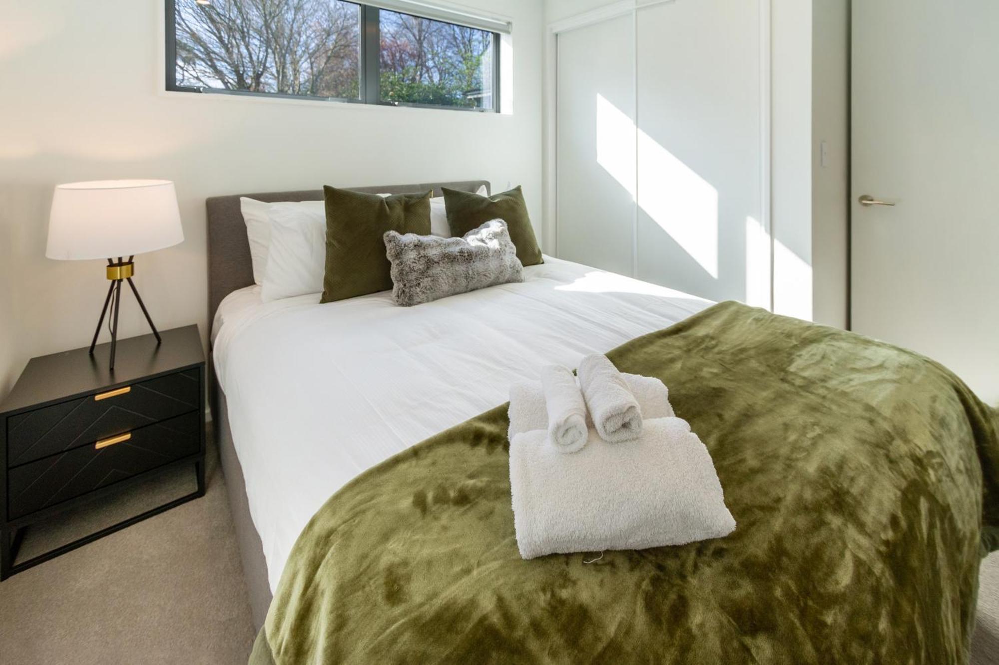 Apartment Park And 4br Townhouse Near Avon River