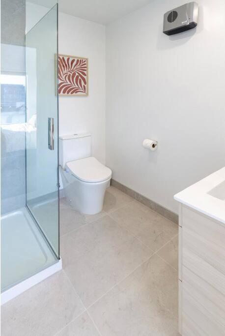 Apartment 3 Minutes Walk To Riverside Market 4bed4bath Christchurch